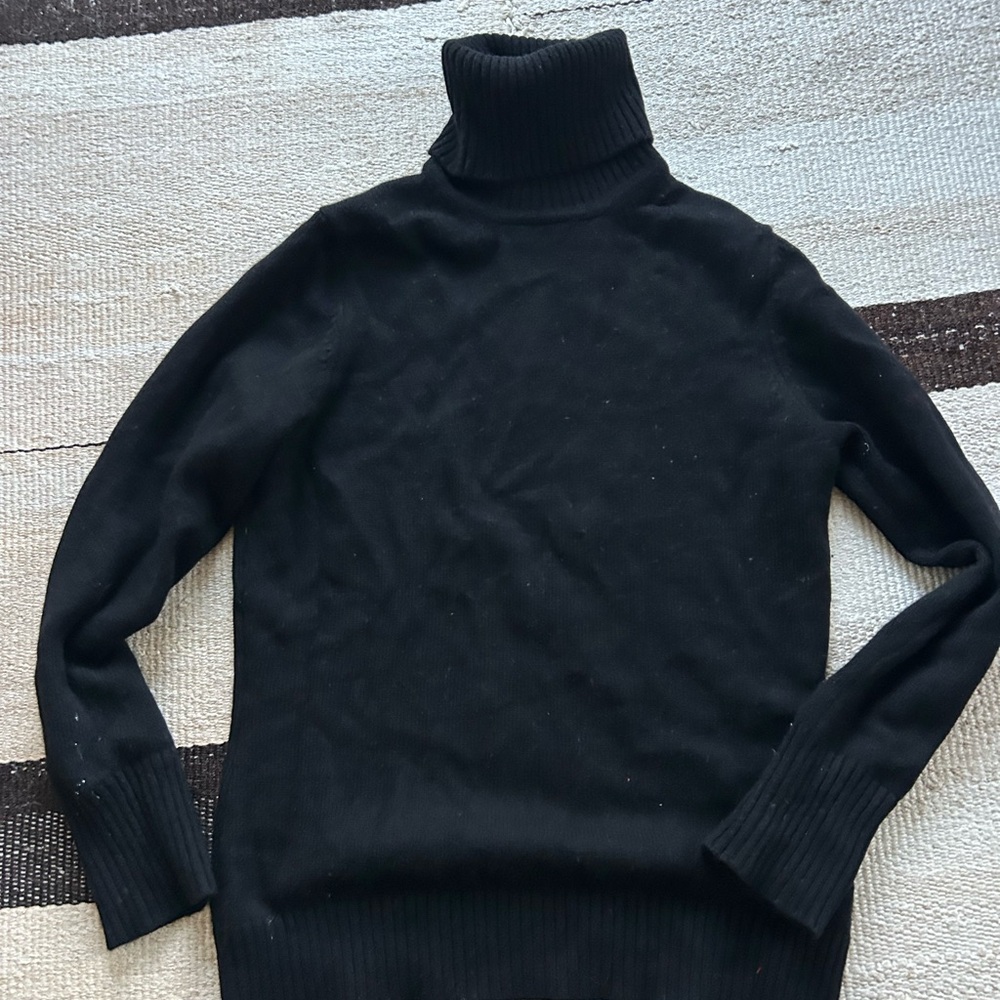 Cashmere Lafayette 148 New York Classic Black Turtleneck Sweater